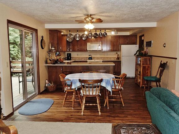 4th image of 425 SW Green Dr