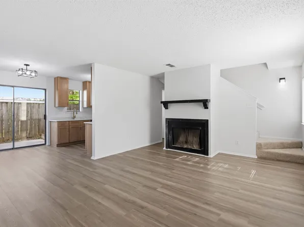 612 Ridgeline Dr, Hurst, TX 76053