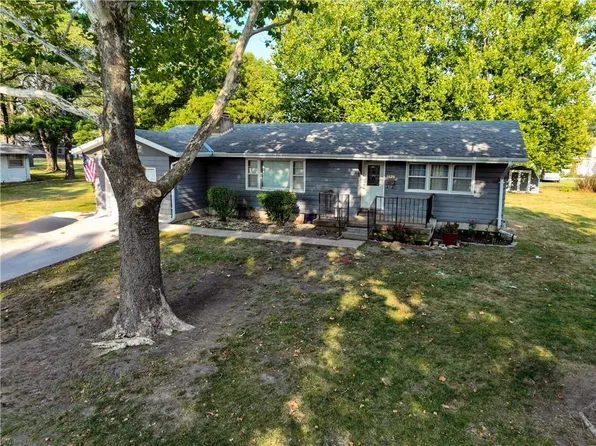 1620 2nd Ave W, Horton, KS 66439