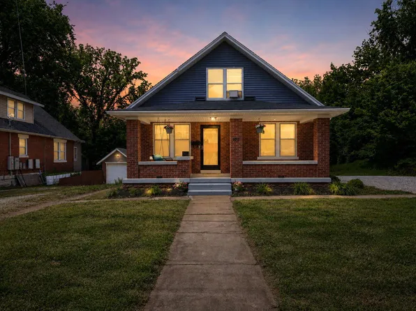 1017 Santa Fe Trl, Boonville, MO 65233