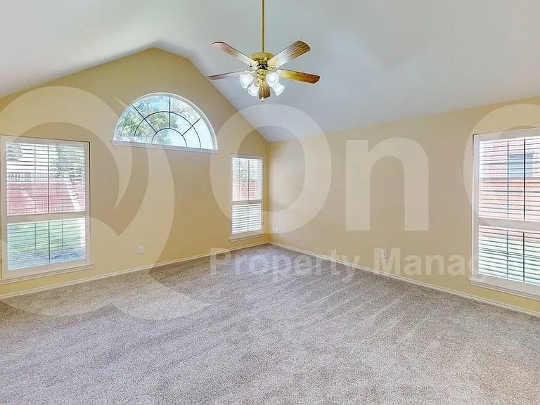 5603 Stonehenge Dr — Photo 9