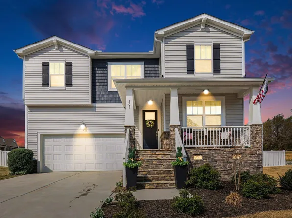 209 Fast Pitch Ln, Four Oaks, NC 27524