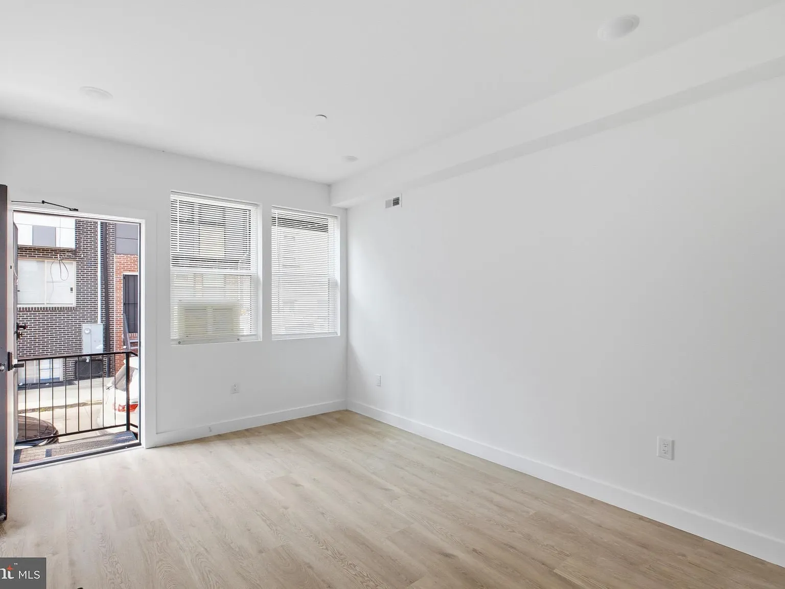 4 bed, $2,500 — Photo 2