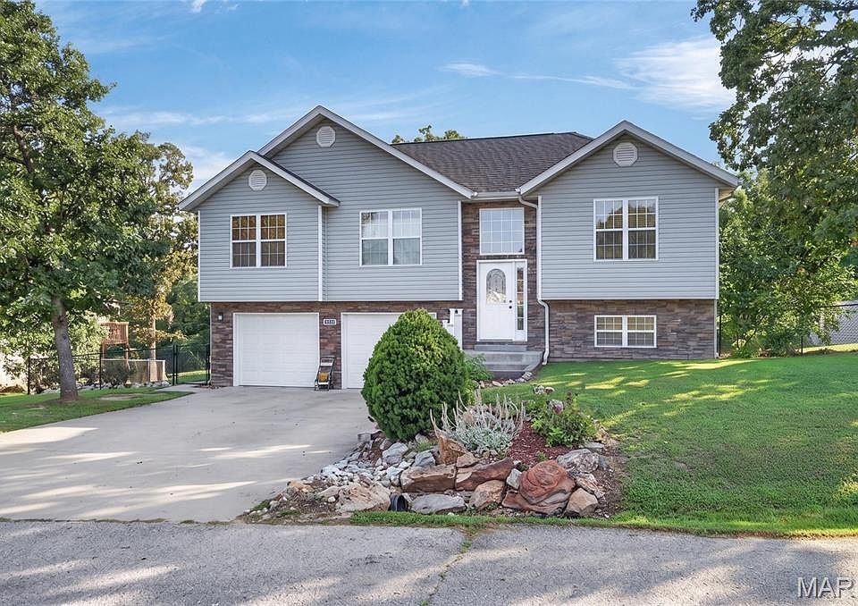 1st image of 18719 Lynn Ln