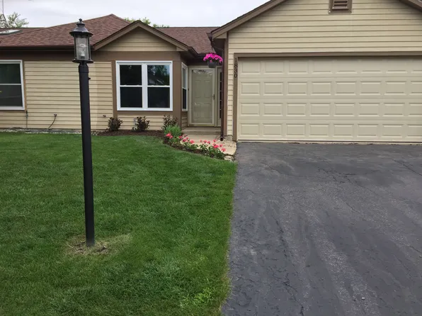 1830 Shetland Rd, Naperville, IL 60565