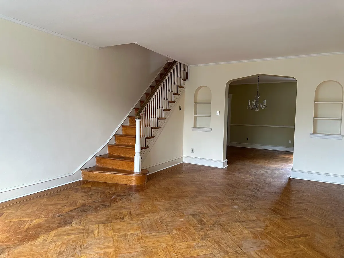 Building Photo - 3232 Longshore Ave