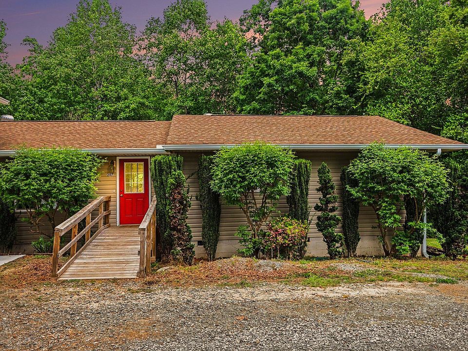 1st image of 207 Oakland Dr