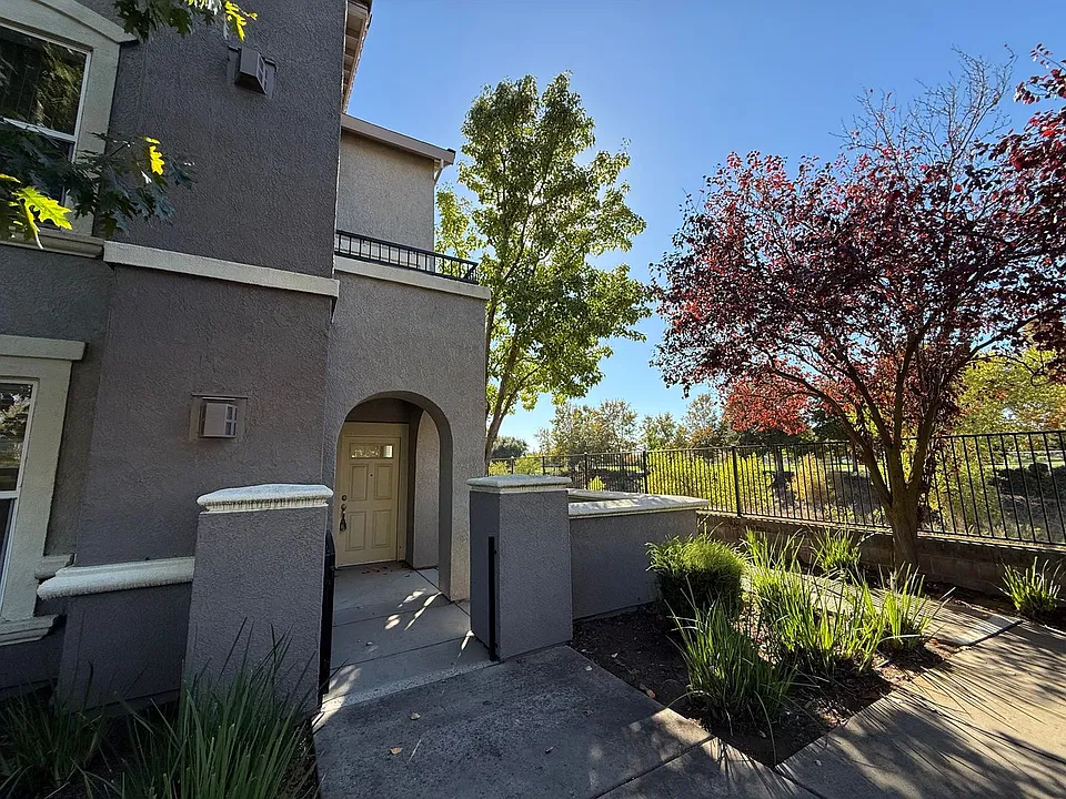 5466 Tares Cir