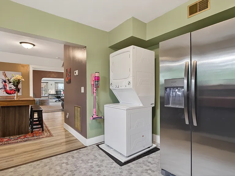 700 Broadway Ave NW #2 — Photo 24