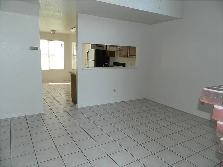 7213 Oak Meadow Dr #B — Photo 2