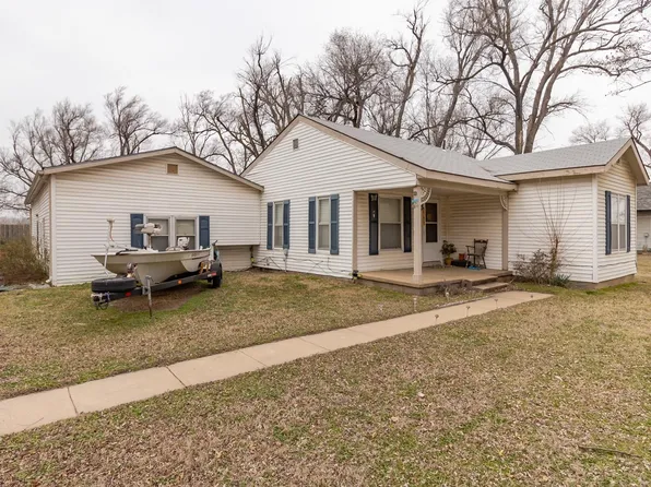 2751 N Bullinger Dr, Wichita, KS 67204