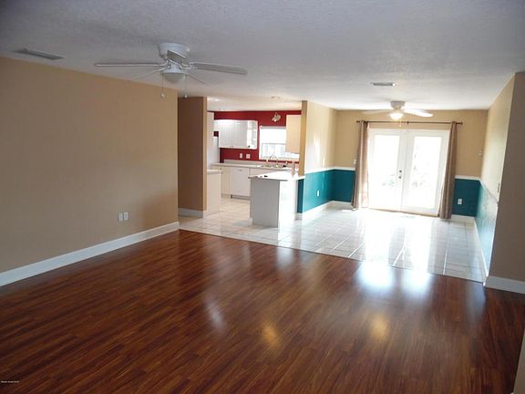 3rd image of 4251 Hemlock Ln