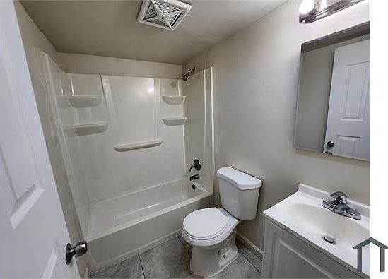 4th image of 110 Wilson Ave