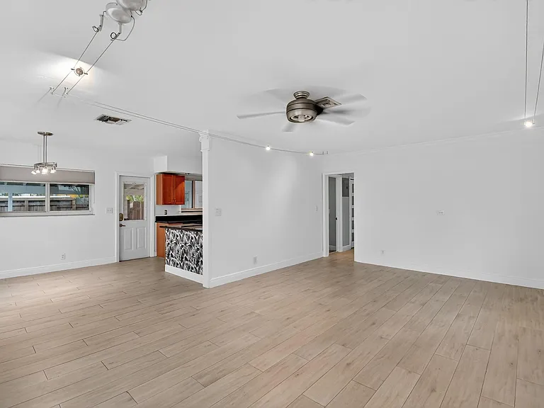 1606 NE 15th Ave #1606 — Photo 10