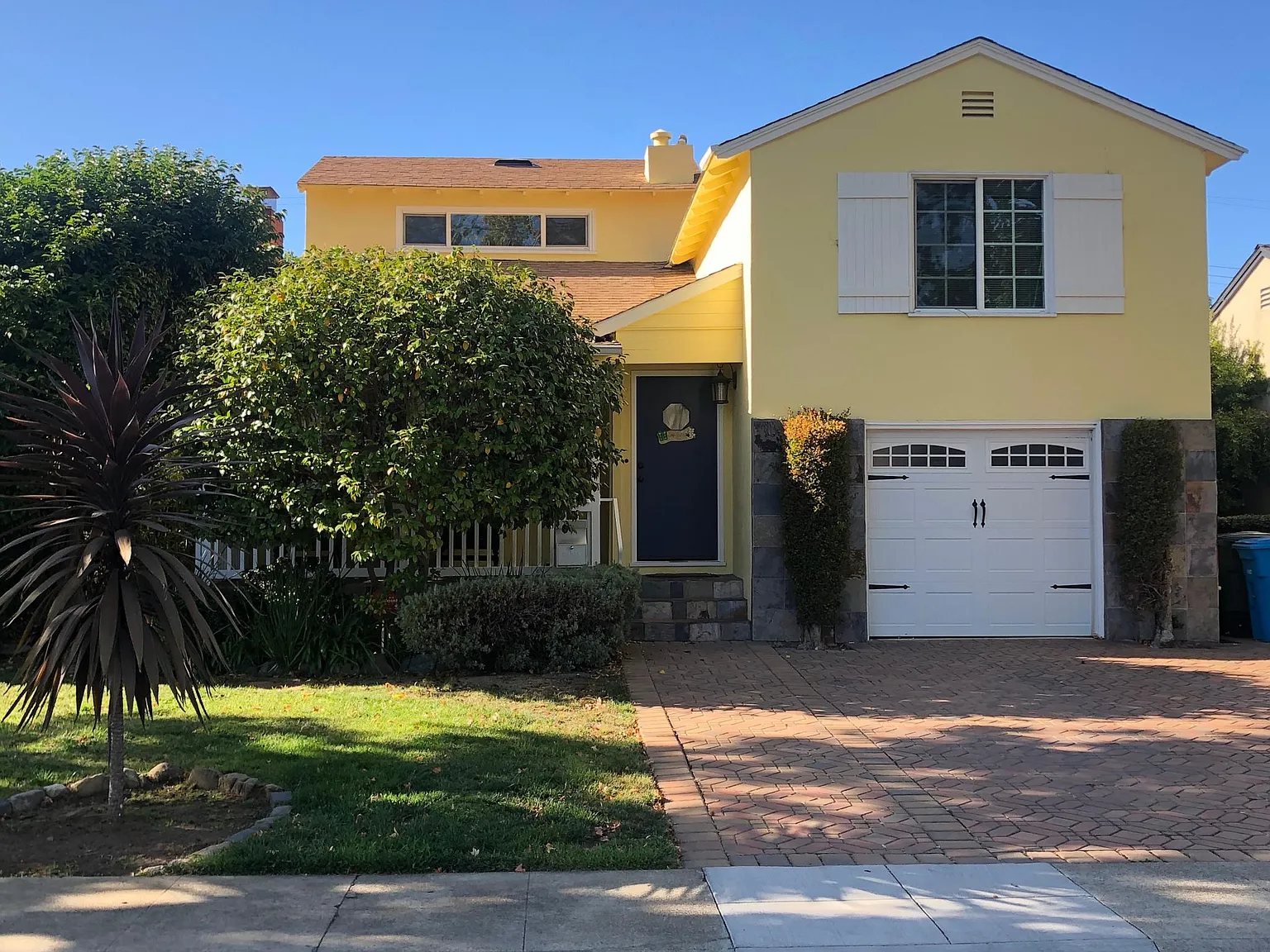 627 Magnolia Dr photo 1