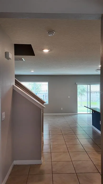 5 bed, 3.0 bath, 2626 sqft, $3,800 — Photo 4
