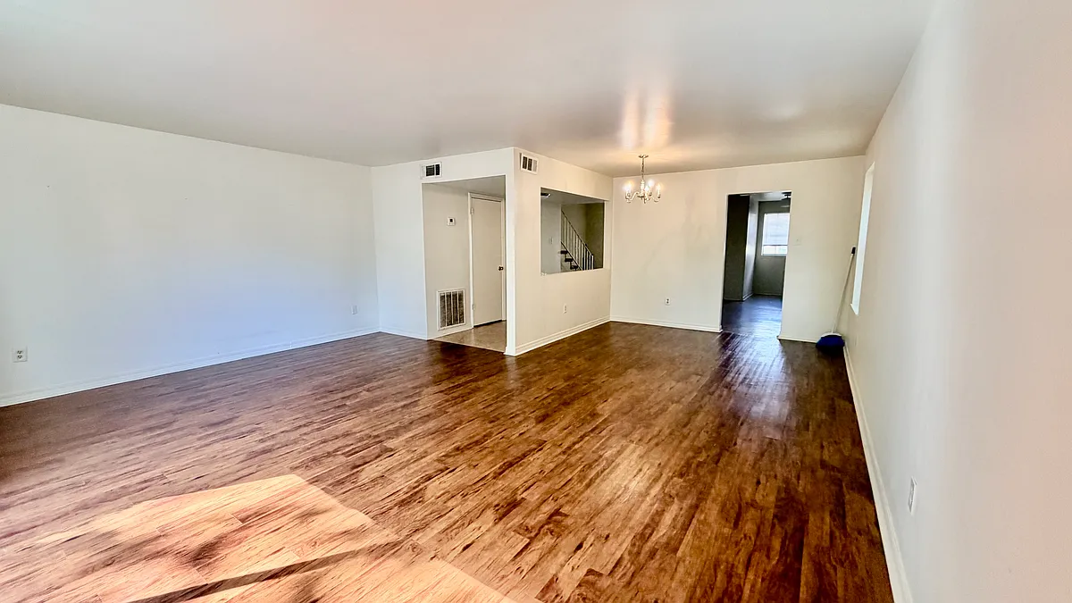 Building Photo - 2104 Caswell Ln