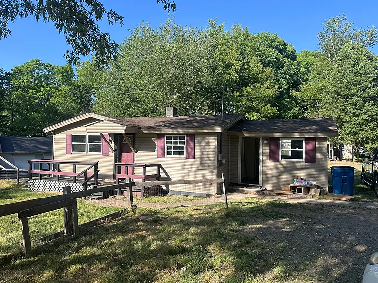 101 Walker Ln — Photo 1
