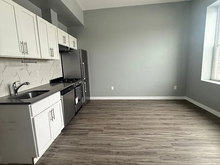 98 Clinton Ave #B-401 — Photo 1