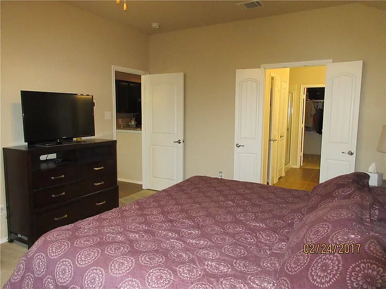 1110 Lubbock Ln — Photo 32