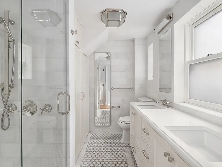 158 W 10th St #1 — Photo 9
