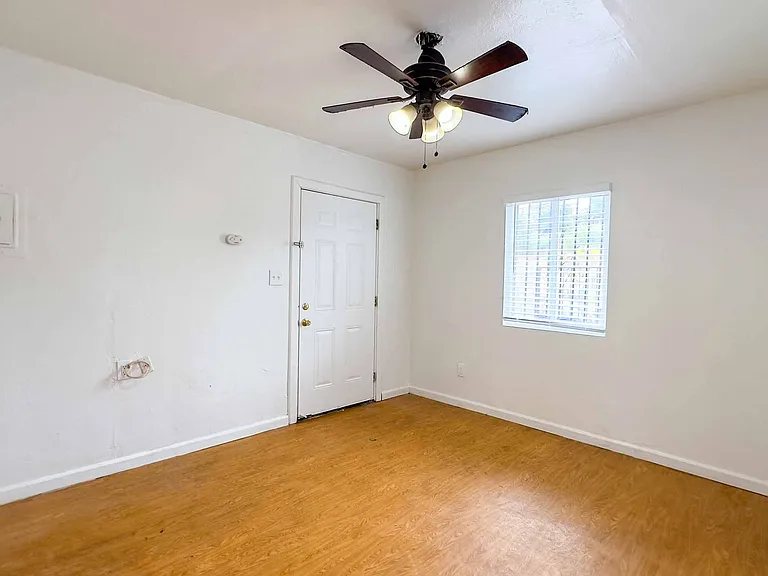 260-262 S Gregory St #&-301-307 — Photo 10