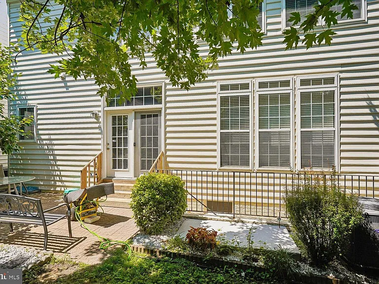 9059 Galvin Ln — Photo 2