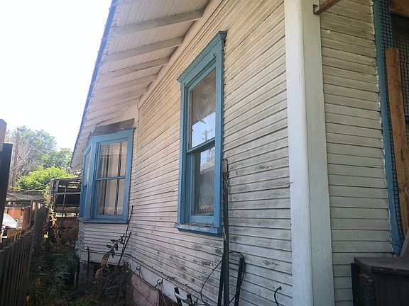 3rd image of 410 E Toppenish Ave