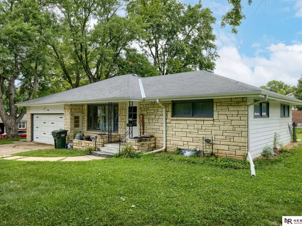 420 E 15th St, Wahoo, NE 68066