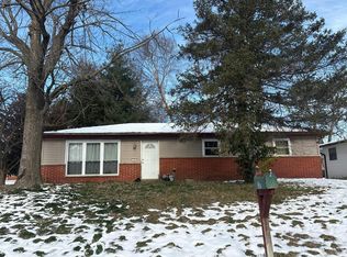 17 Neptune Dr, Belleville, IL 62226