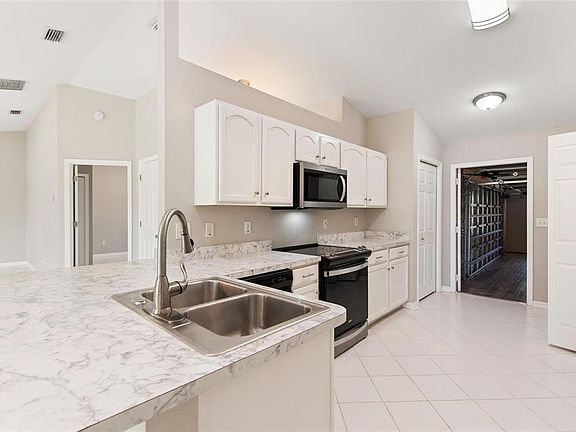 3rd image of 6294 Arborea Dr