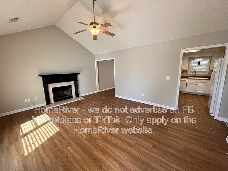 1365 Lance Cir — Photo 2