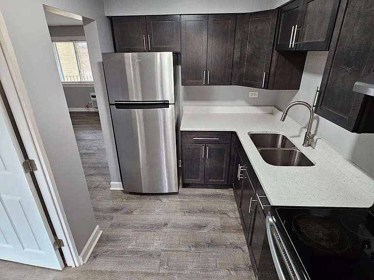 6915 Cermak Rd #7 — Photo 6
