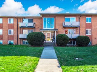 21921 River Oaks Dr APT D7, Rocky River, OH 44116