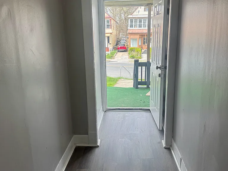 810 Francis Ave #1 — Photo 5