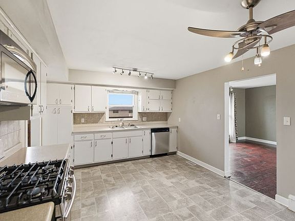 5th image of 625 Davis Ct