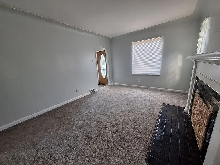11243 Roxbury St — Photo 4