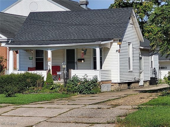3rd image of 1130 W Erie Ave