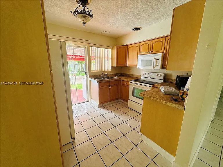 1215 S 24th Ave — Photo 28