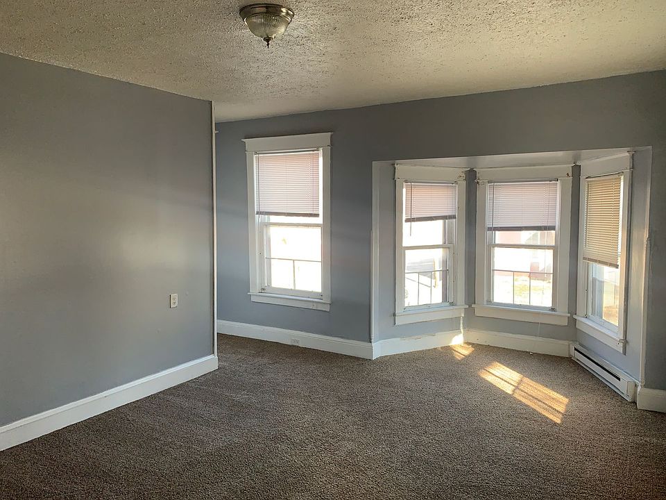 2nd image of 447-449 W Washington St #B