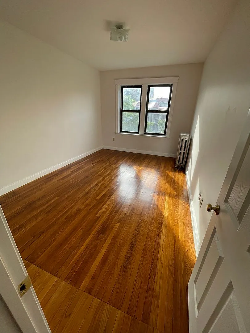 9/1 No Fee! 4BR/2BA w/large bedrooms, heat inc! — Photo 1