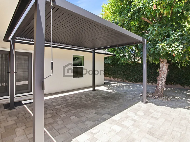 7414 Lasaine Ave — Photo 33