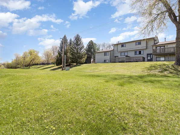 6872 Grenwich Ln N, Oakdale, MN 55128