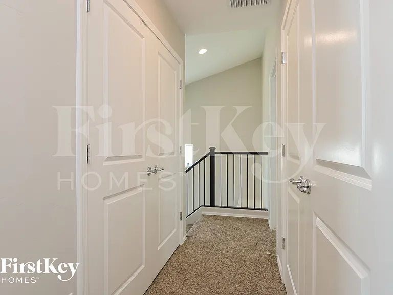 2851 N Fair Oaks Ave — Photo 14