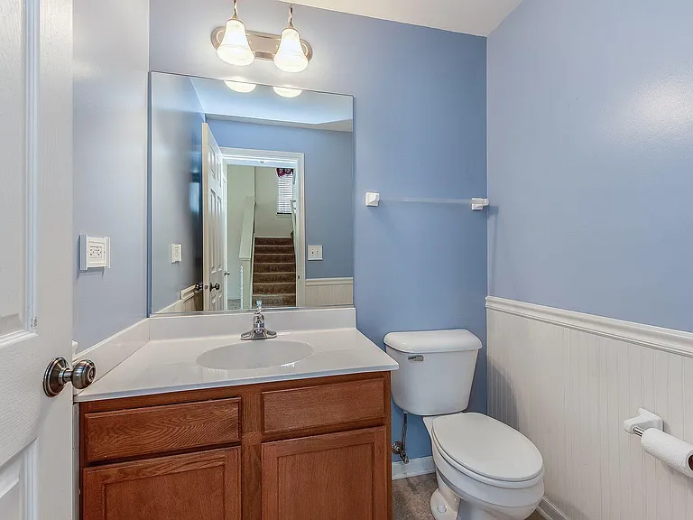 3210 Hoffman St — Photo 10