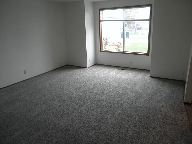 980 SW 178th Pl — Photo 5