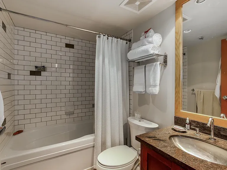 7 Rialto Ct #513 — Photo 8