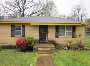 407 Taylor St, Como, MS 38619