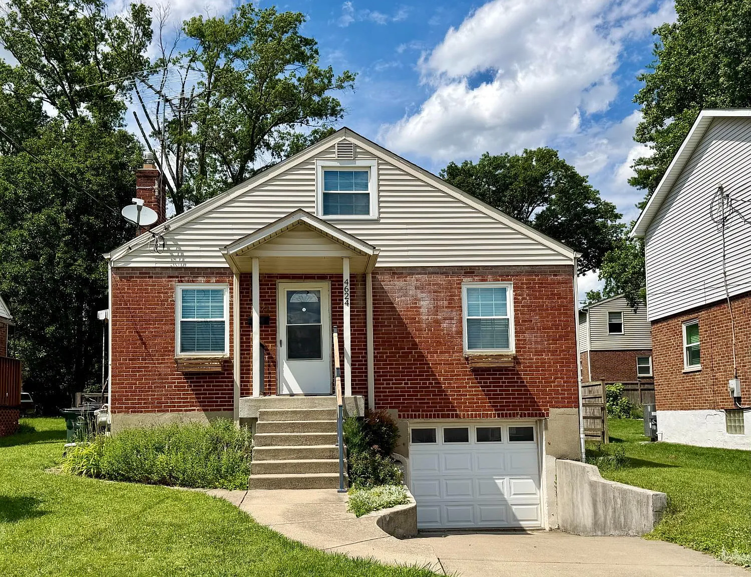 3 bed, 1.0 bath, 1204 sqft, $2,075 — Photo 1