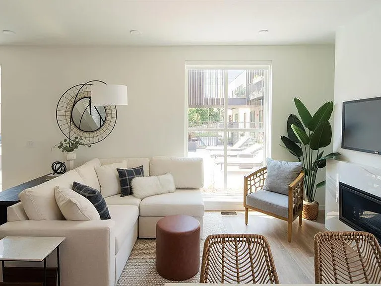 1 West Dr #7 — Photo 3